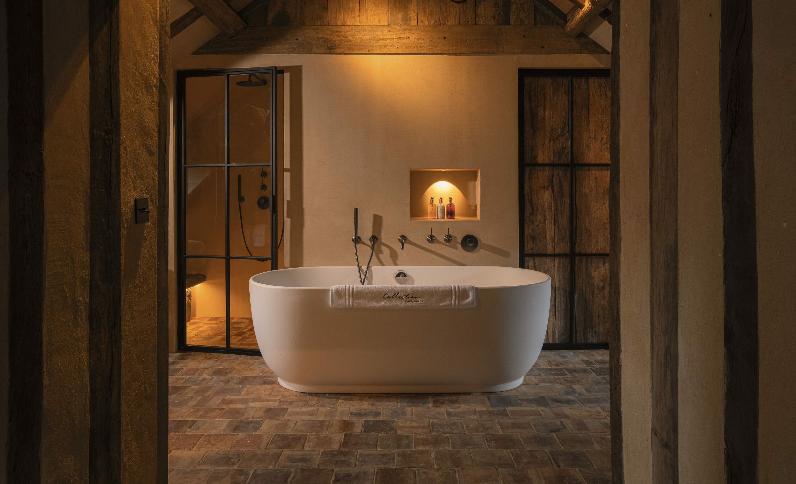 French Flair Normandy la ferme saint siméon bathroom