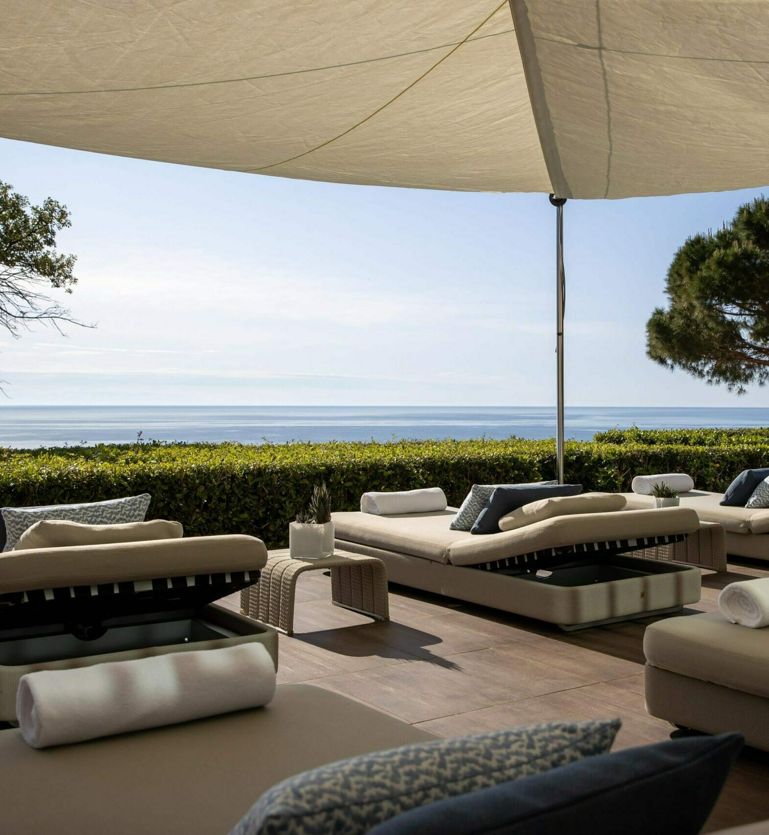 French Flair French Riviera La Réserve Ramatuelle solarium